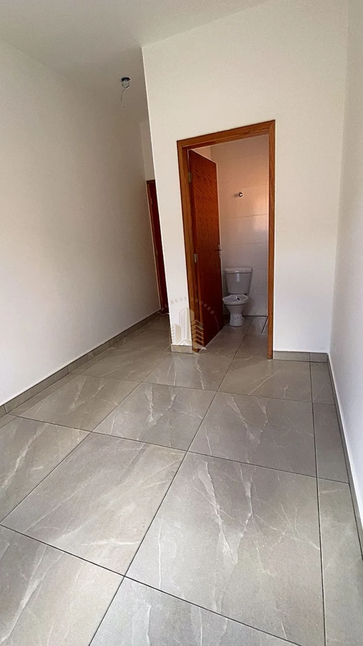 CASA TERRENO EM CONSTRUÇÃO