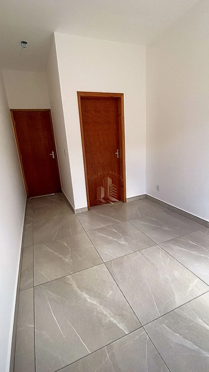 CASA TERRENO EM CONSTRUÇÃO