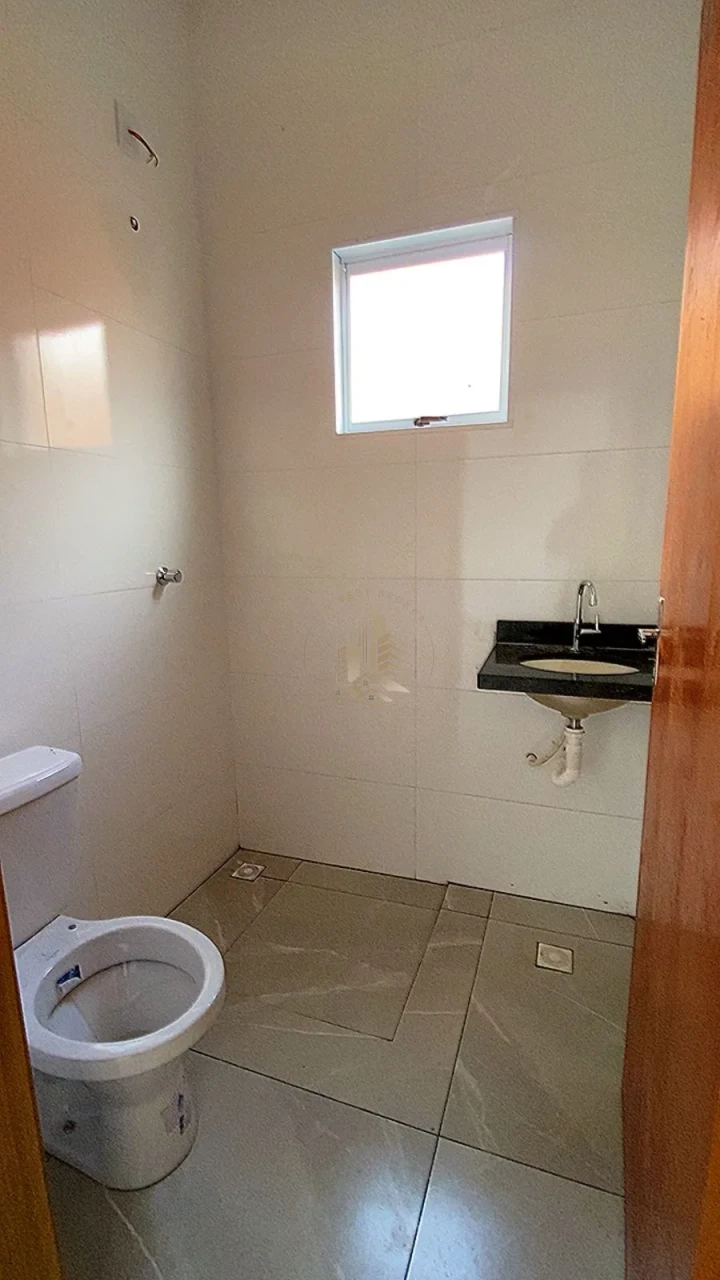 CASA TERRENO EM CONSTRUÇÃO