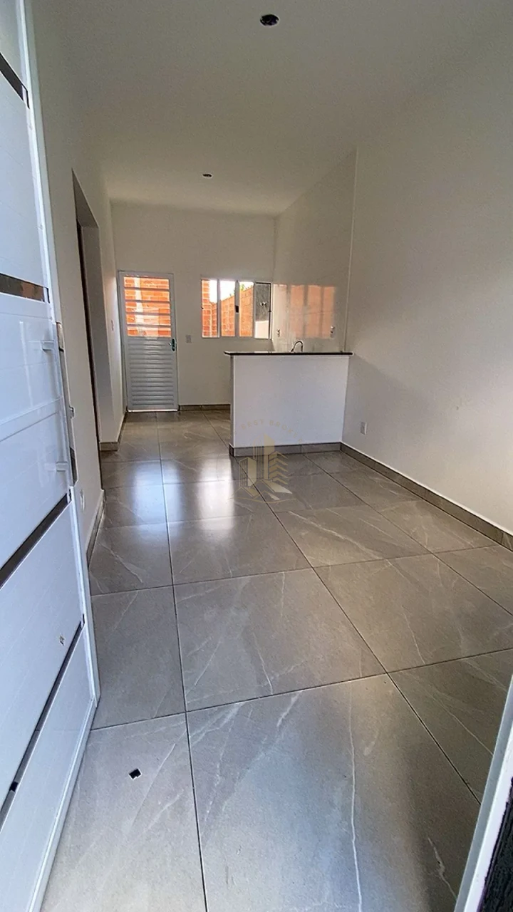 CASA TERRENO EM CONSTRUÇÃO