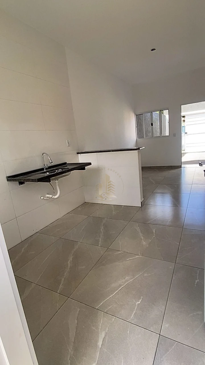CASA TERRENO EM CONSTRUÇÃO
