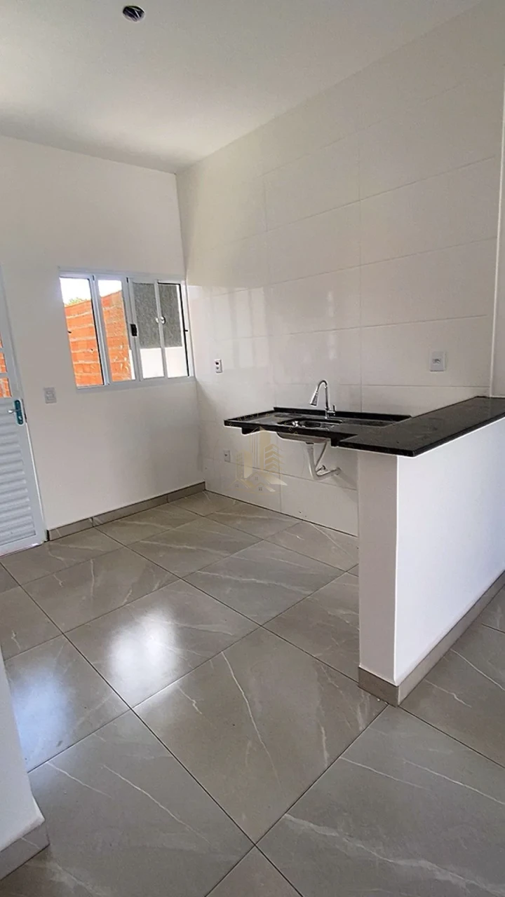 CASA TERRENO EM CONSTRUÇÃO