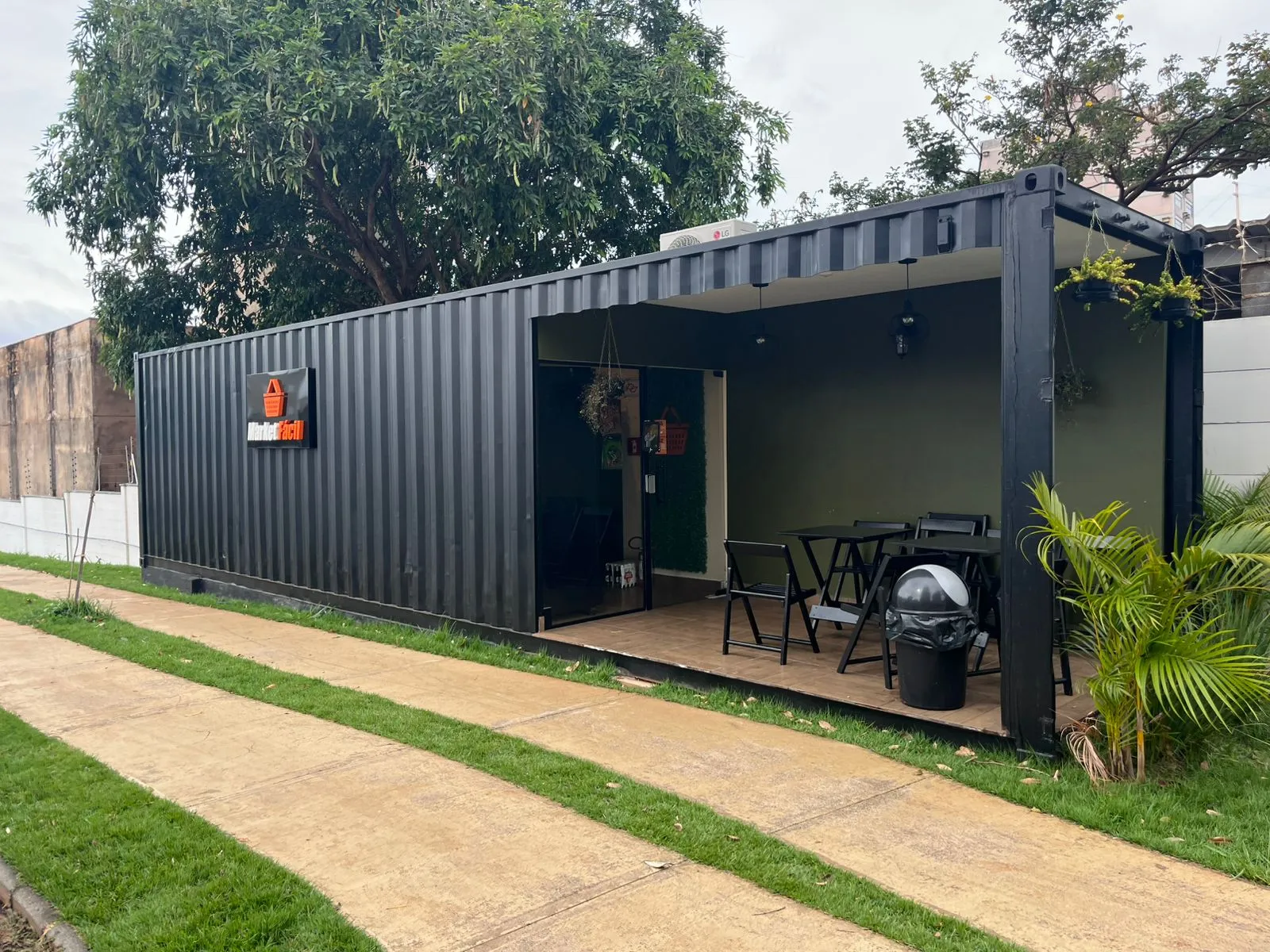 Apartamento com quintal no Sumarezinho