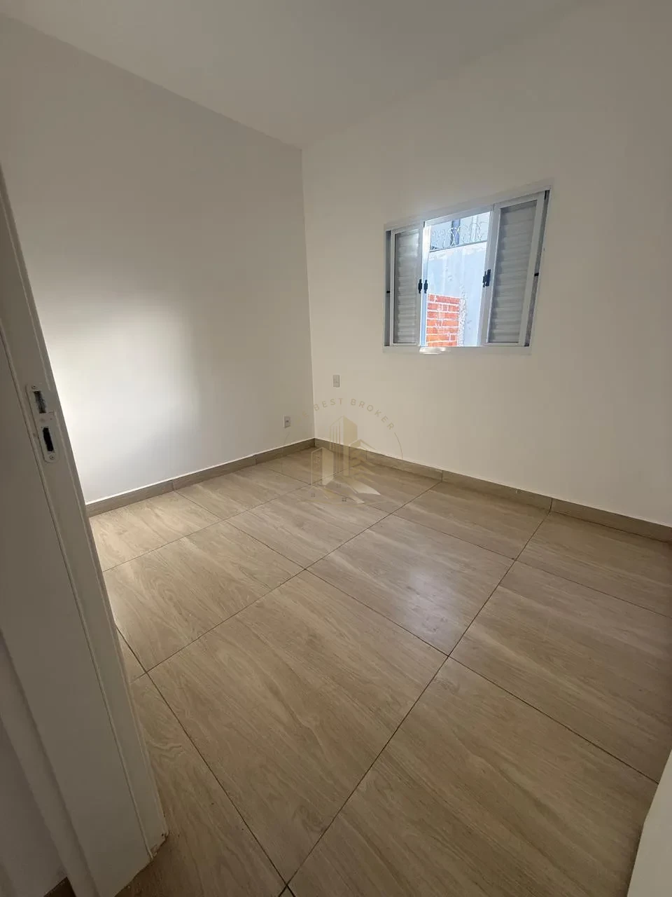 CASA TERRENO EM CONSTRUÇÃO