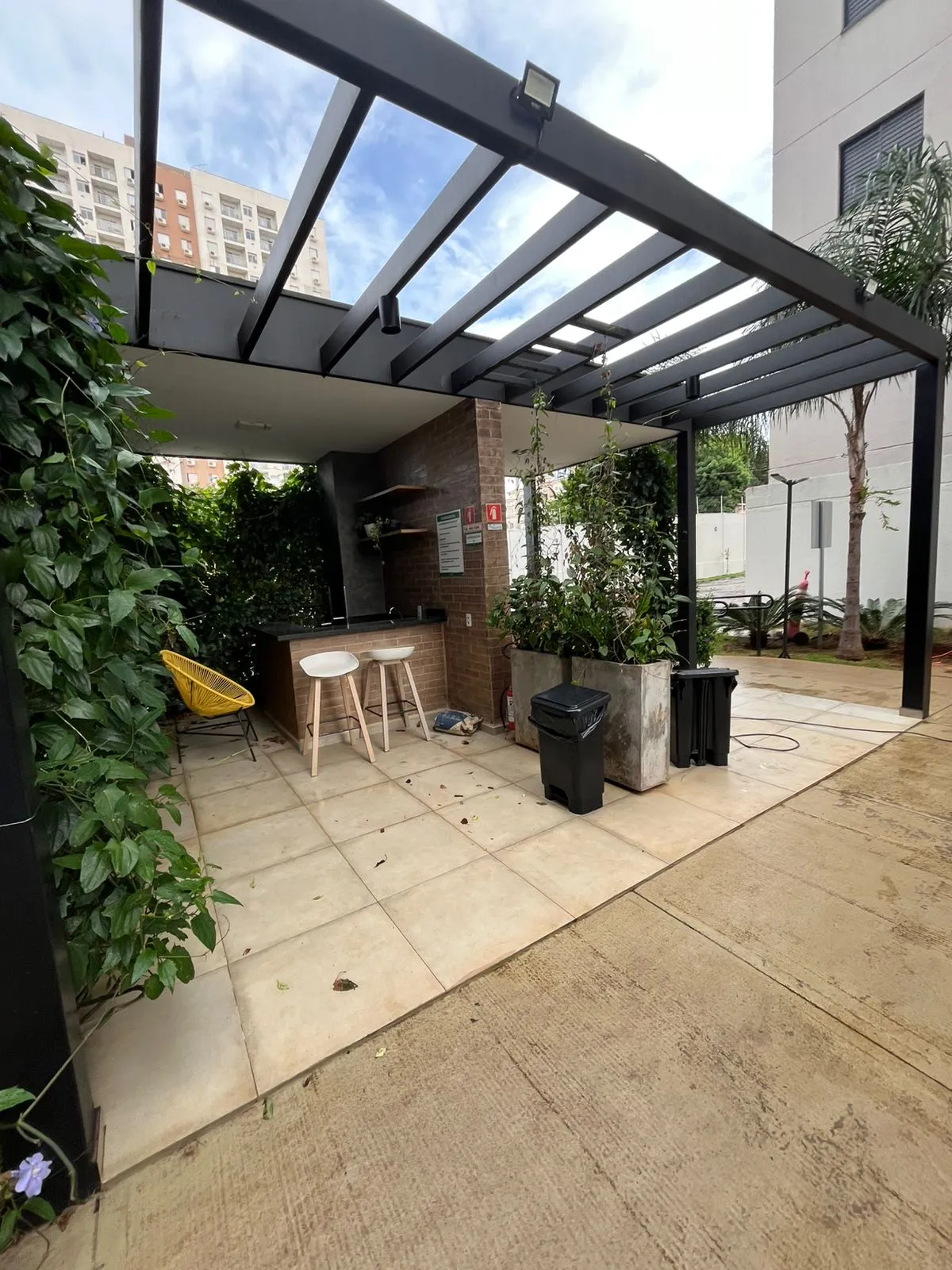 Apartamento com quintal no Sumarezinho