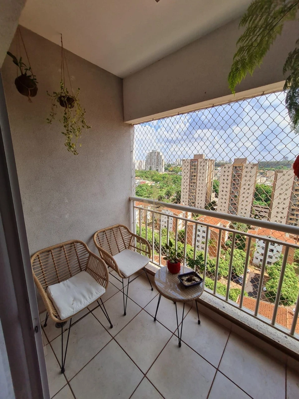 Imagens do imóveis APARTAMENTO PORTEIRA FECHADA NA AV. CARAMURU