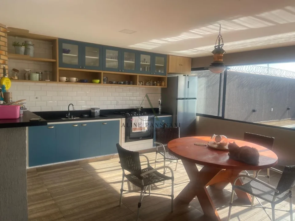Imagens do imóveis CASA DE LUXO EM LUCENA, COM PISCINA, ADEGA, VARANDA, PLACAS SOLARES