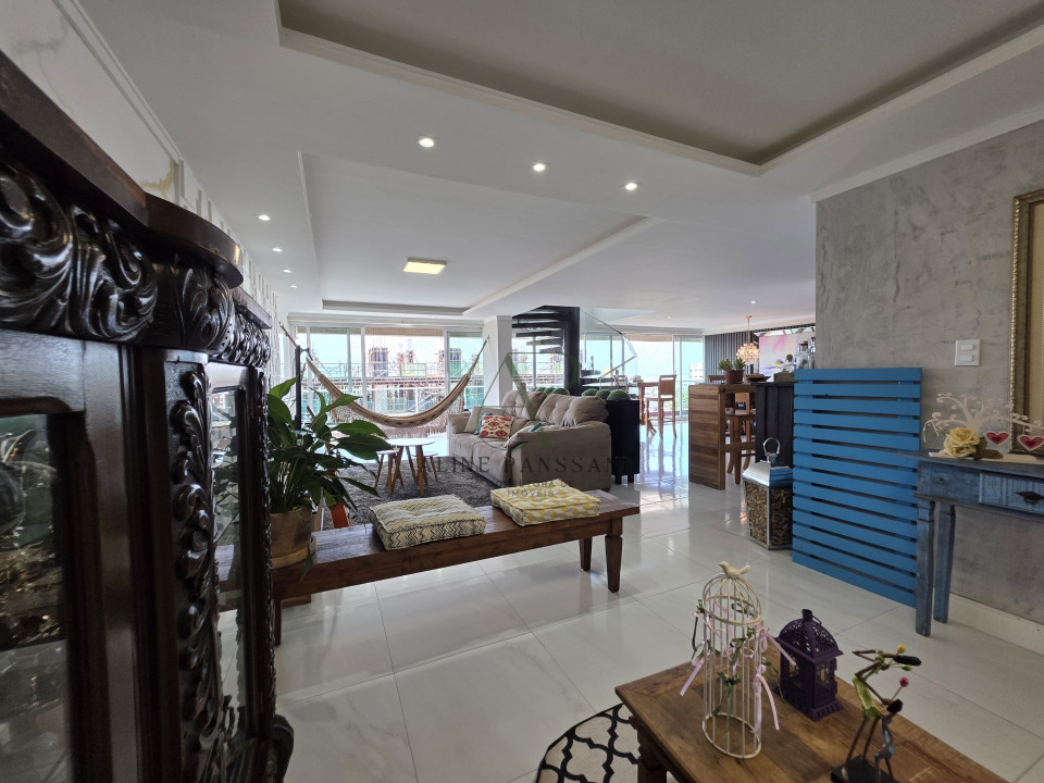 Imagens do imóveis COBERTURA DUPLEX COM VISTA MAR, 250m², 5 QUARTOS, SENDO 2 SUÍTES, PISCINA, NASCENTE, 1 VAGA, EM CAMBOINHA