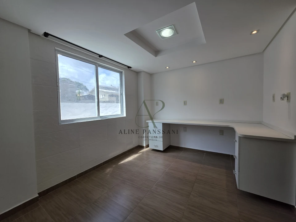 Imagens do imóveis CASA PARA LOCAÇÃO ANUAL, 03 SUÍTES, ESCRITÓRIO, SOLÁRIUM, PISCINA, INTERMARES