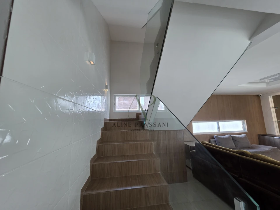 Imagens do imóveis CASA PARA LOCAÇÃO ANUAL, 03 SUÍTES, ESCRITÓRIO, SOLÁRIUM, PISCINA, INTERMARES