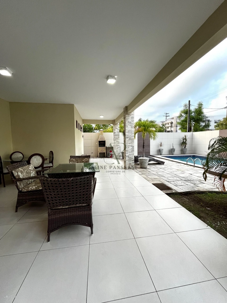 Imagens do imóveis CASA DUPLEX,  SOLTA À VENDA, 321M², 4 SUÍTES, PISCINA, 2 VAGAS, INTERMARES