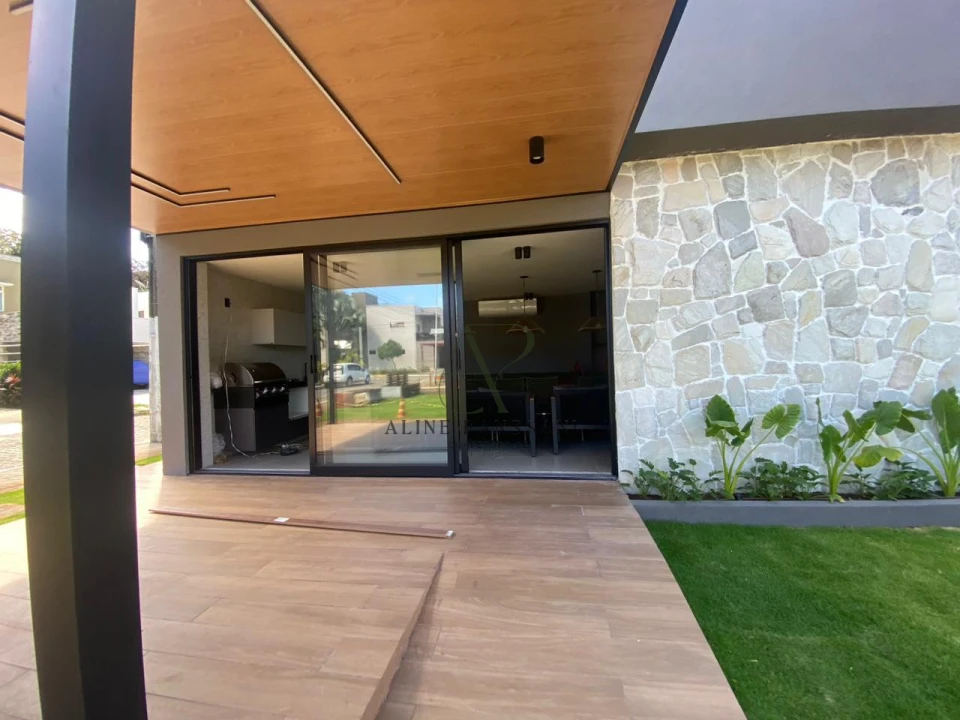 Imagens do imóveis CASA PARA LOCAÇÃO ANUAL, 03 SUÍTES, ESCRITÓRIO, SOLÁRIUM, PISCINA, INTERMARES