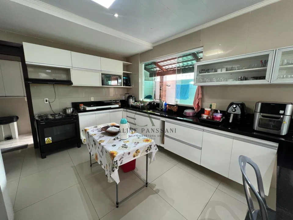 Imagens do imóveis CASA À VENDA, 287m², 4 QUARTOS, PISCINA, 6 VAGAS, INTERMARES