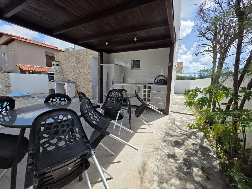 Imagens do imóveis CASA PARA LOCAÇÃO ANUAL, 03 SUÍTES, ESCRITÓRIO, SOLÁRIUM, PISCINA, INTERMARES