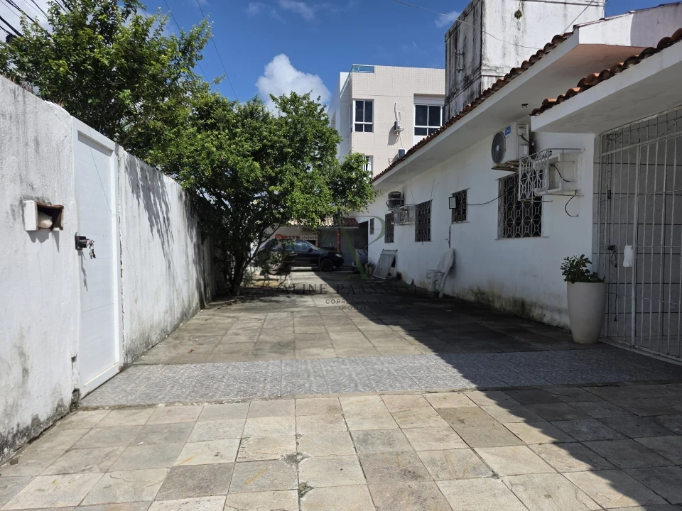 Imagens do imóveis VENDE-SE CASA OU TERRENO DE ESQUINA NO BESSA, 12X30 COM PISCINA