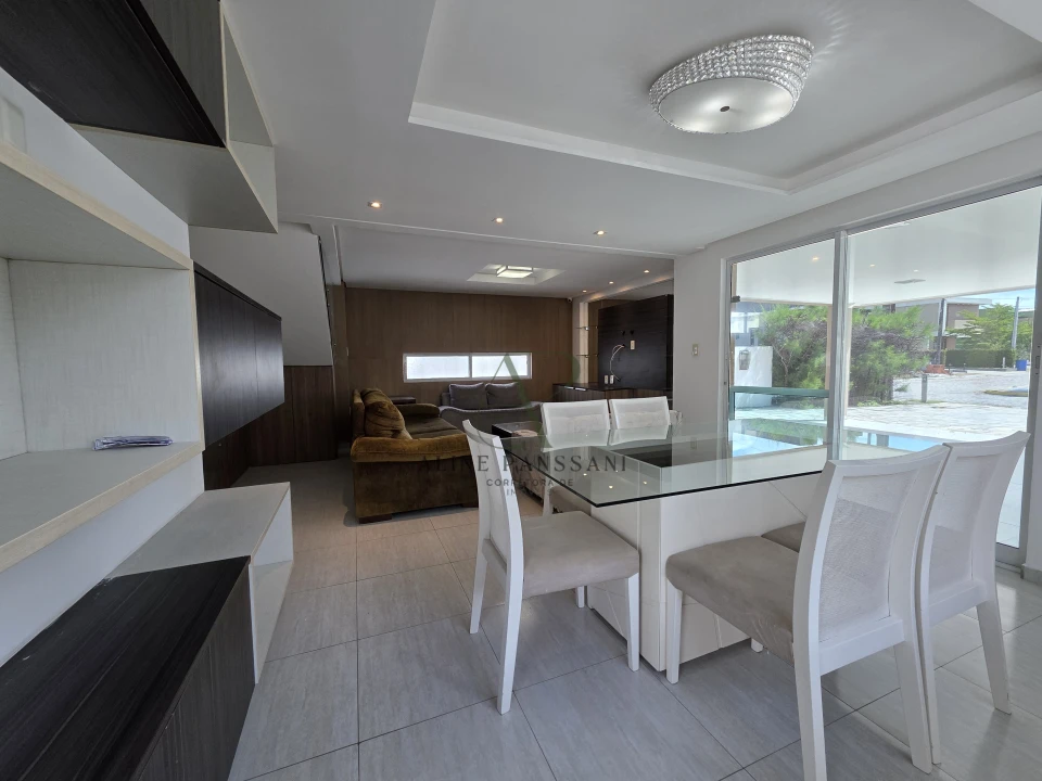 Imagens do imóveis CASA PARA LOCAÇÃO ANUAL, 03 SUÍTES, ESCRITÓRIO, SOLÁRIUM, PISCINA, INTERMARES