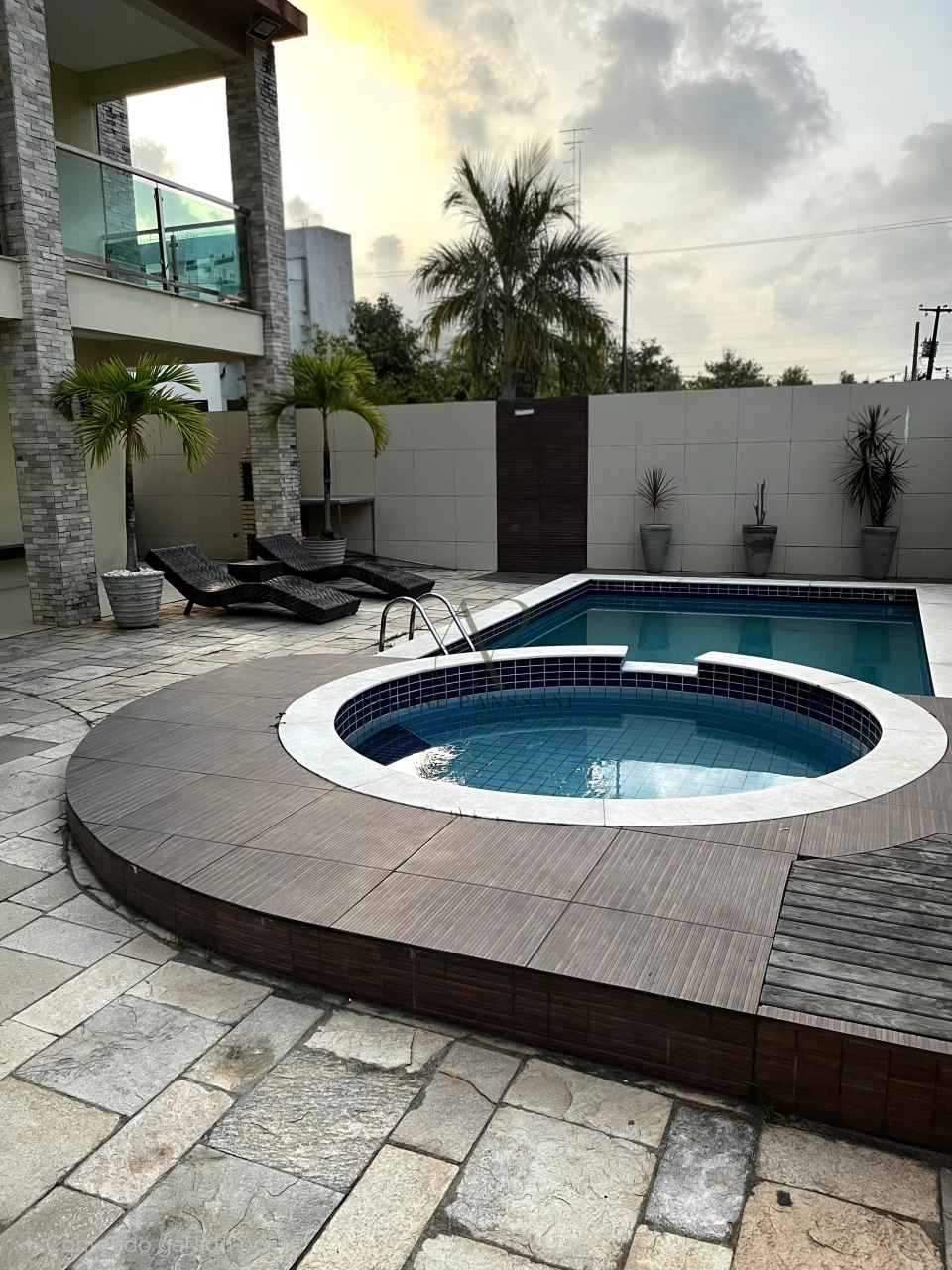 Imagens do imóveis CASA DUPLEX,  SOLTA À VENDA, 321M², 4 SUÍTES, PISCINA, 2 VAGAS, INTERMARES