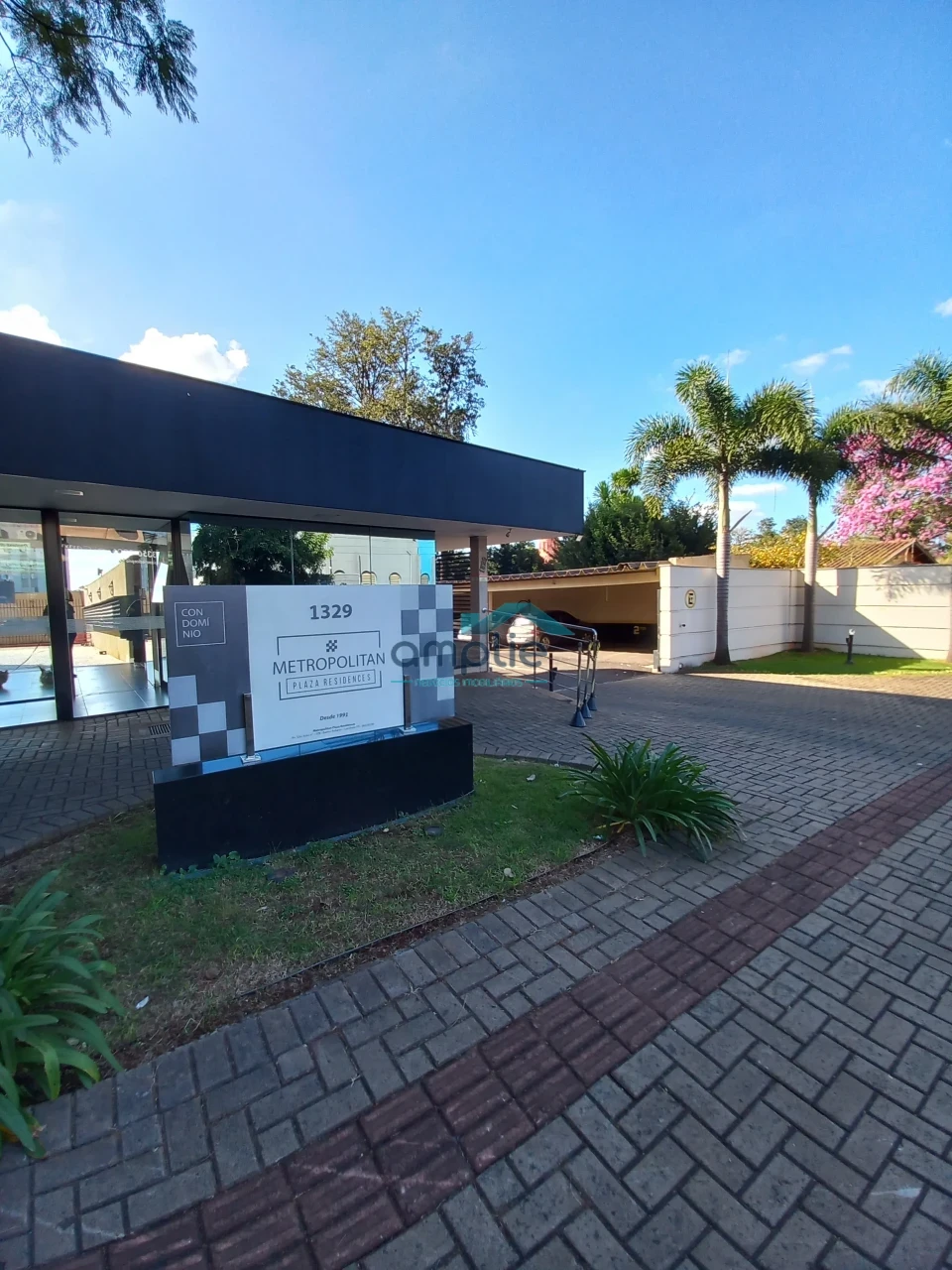 APARTAMENTO NA AV. SÃO JOÃO COM TUDO À SUA DISPOSIÇÃO POR PREÇO IMPERDÍVEL.
