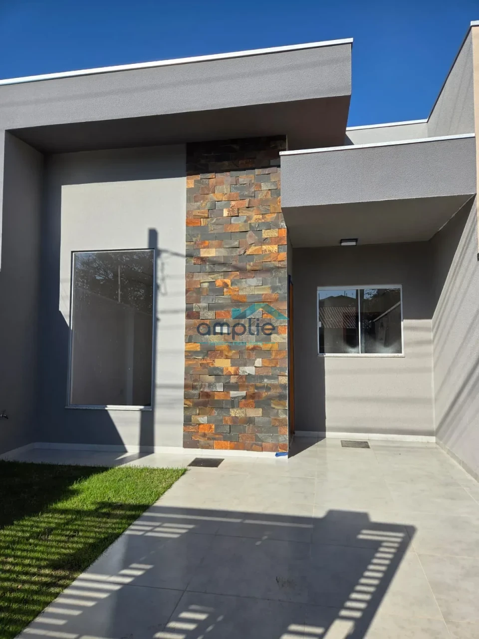 CASA ELEGANTE EM CADA DETALHE - REGIÃO LESTE.