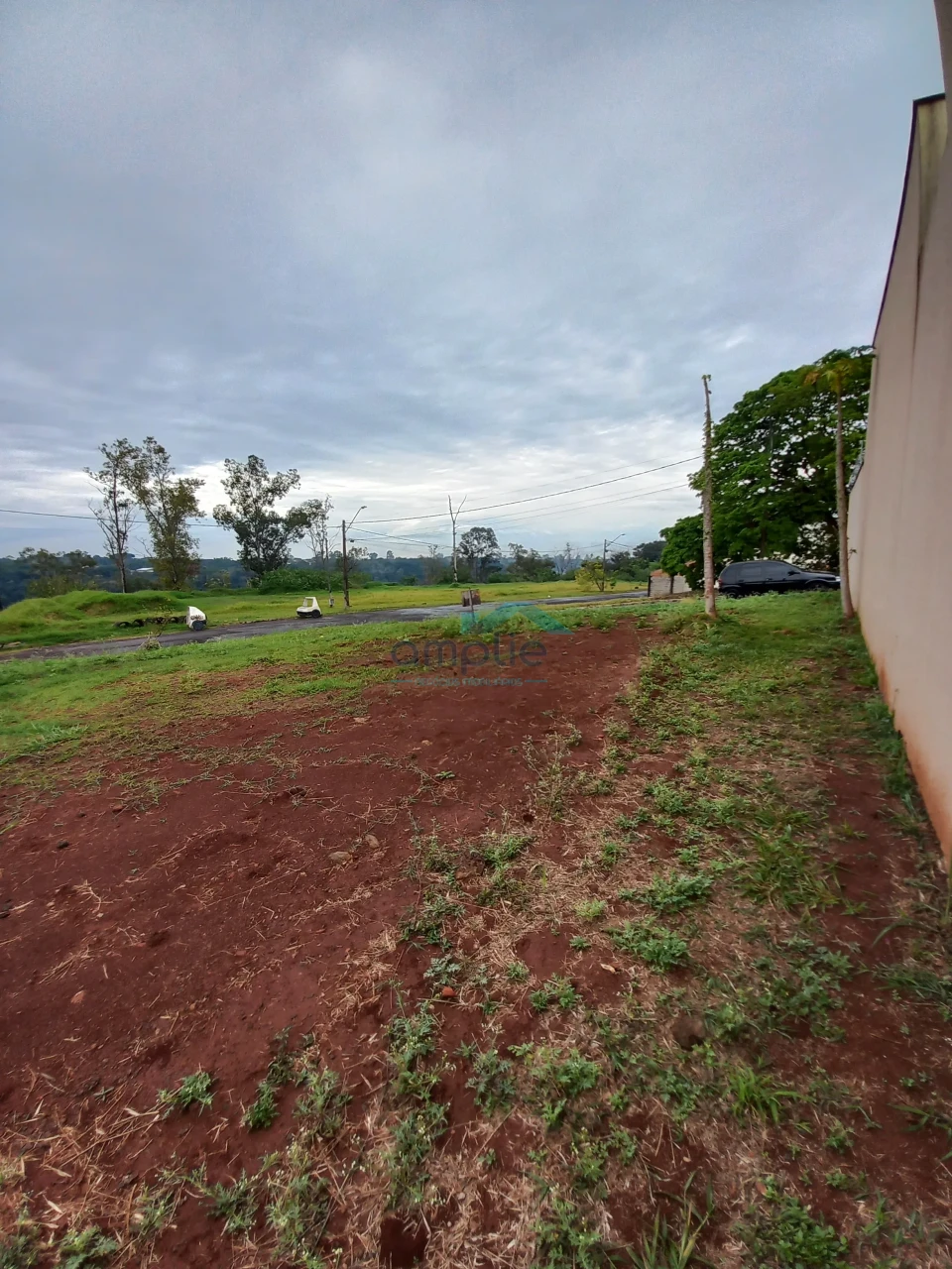TERRENO AMPLO ONDE ESTRUTURA E SEGURANÇA PREDOMINA - CONFIRA.