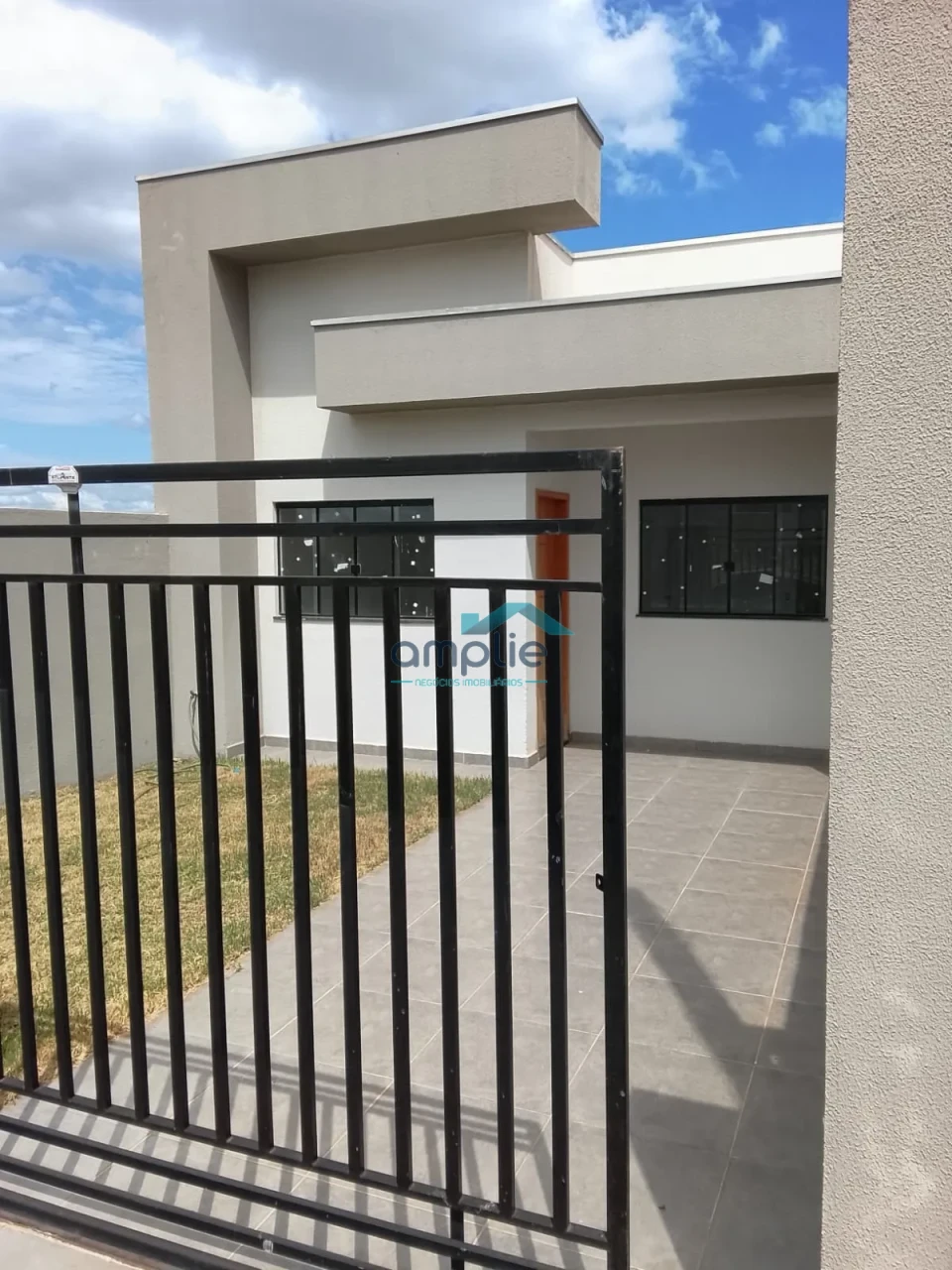 CASA INTEIRAMENTE NOVA - GLEBA ESPERANÇA - LONDRINA, PR.