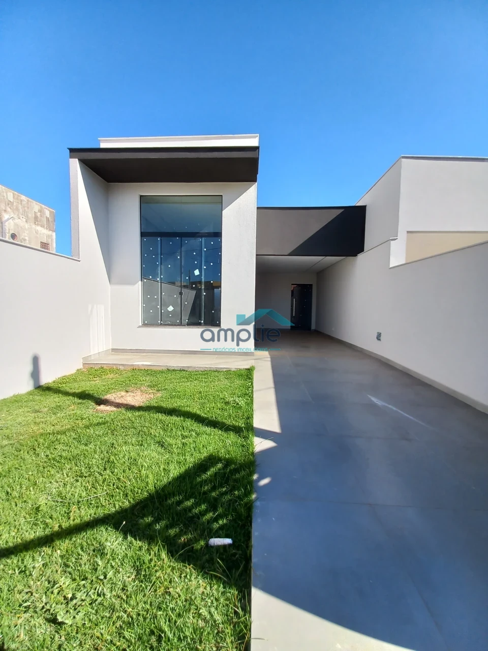 CASA - MODERNIDADE E TRANQUILIDADE EM UM SÓ IMÓVEL NA REGIÃO SUL DE LONDRINA.