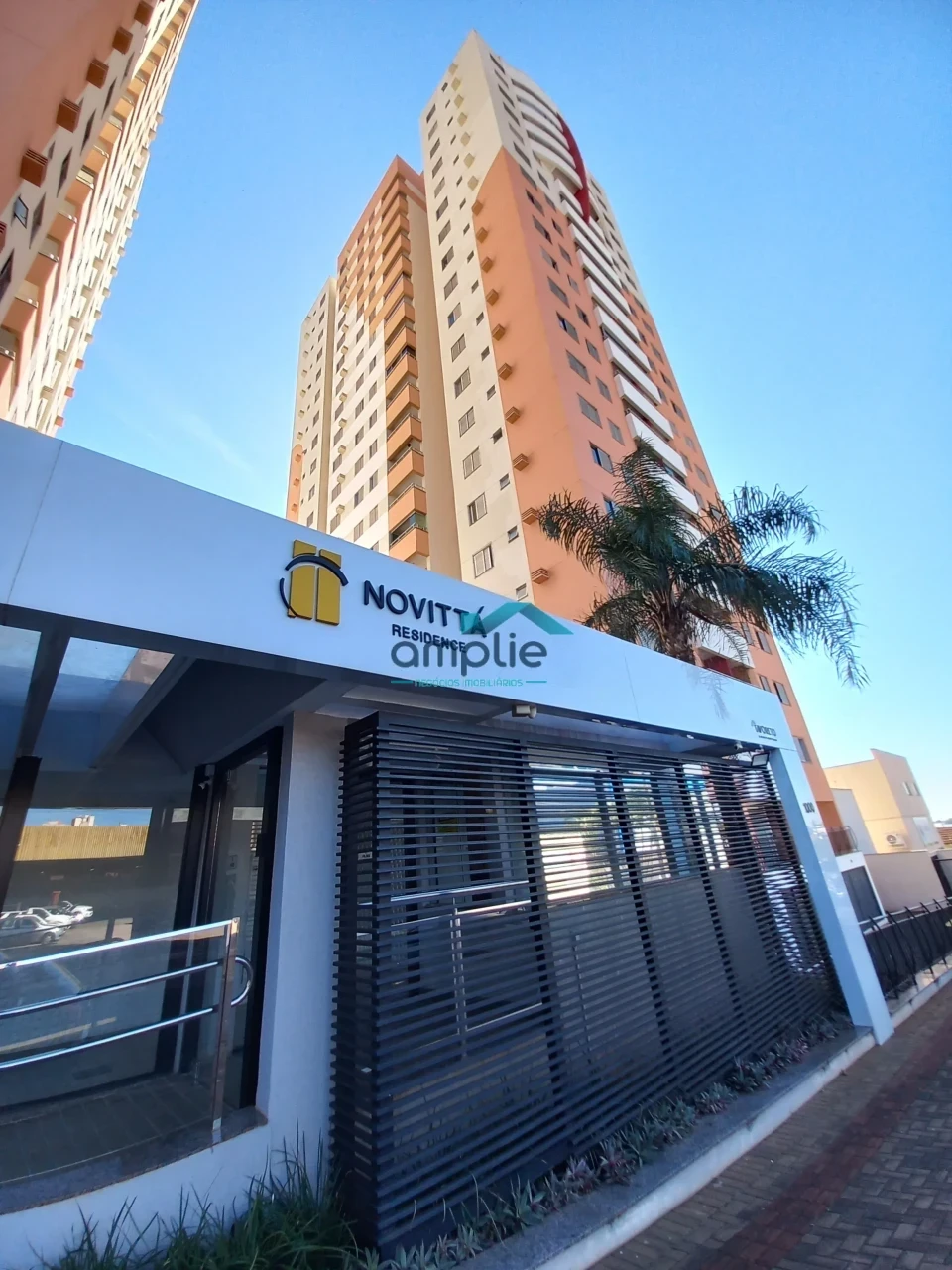 VIVA OU INVISTA NO CENTRO - APARTAMENTO COMPLETO COM SACADA AMPLA, PISCINA E LAZER.