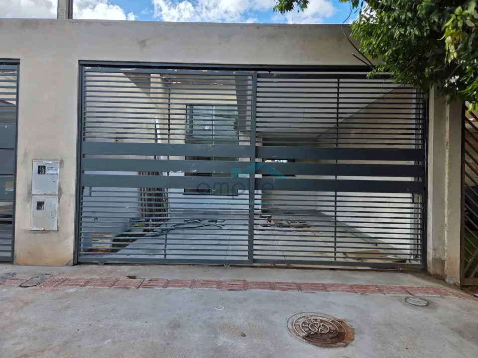 CASA A VENDA - ZONA LESTE- OPORTUNIDADE