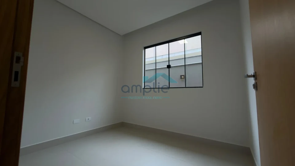 CASA A VENDA - ZONA LESTE- OPORTUNIDADE