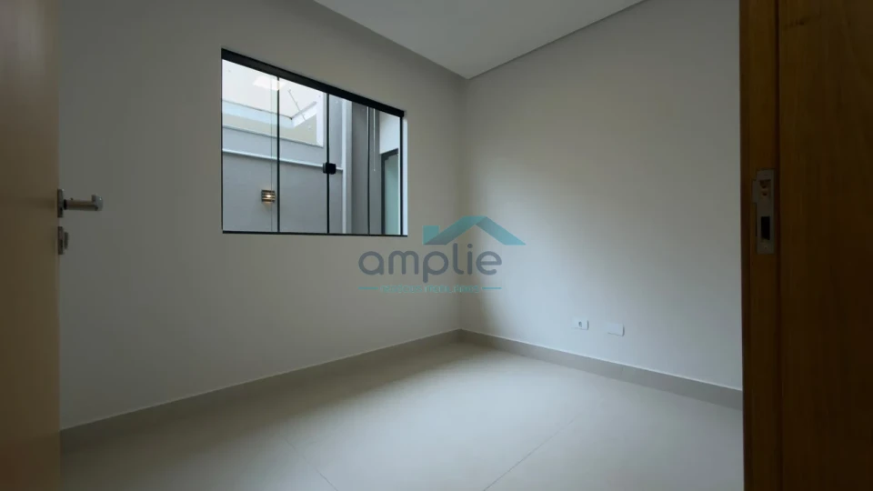 CASA A VENDA - ZONA LESTE- OPORTUNIDADE