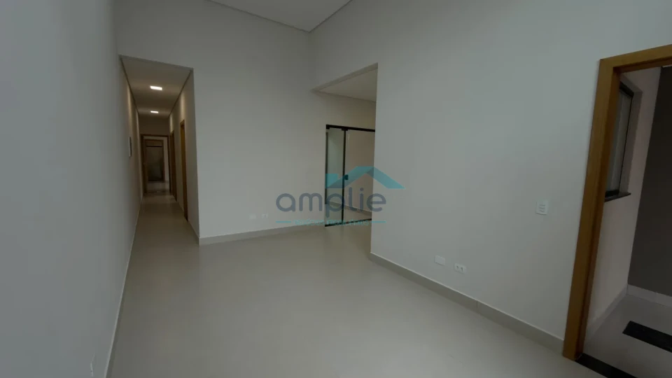CASA A VENDA - ZONA LESTE- OPORTUNIDADE