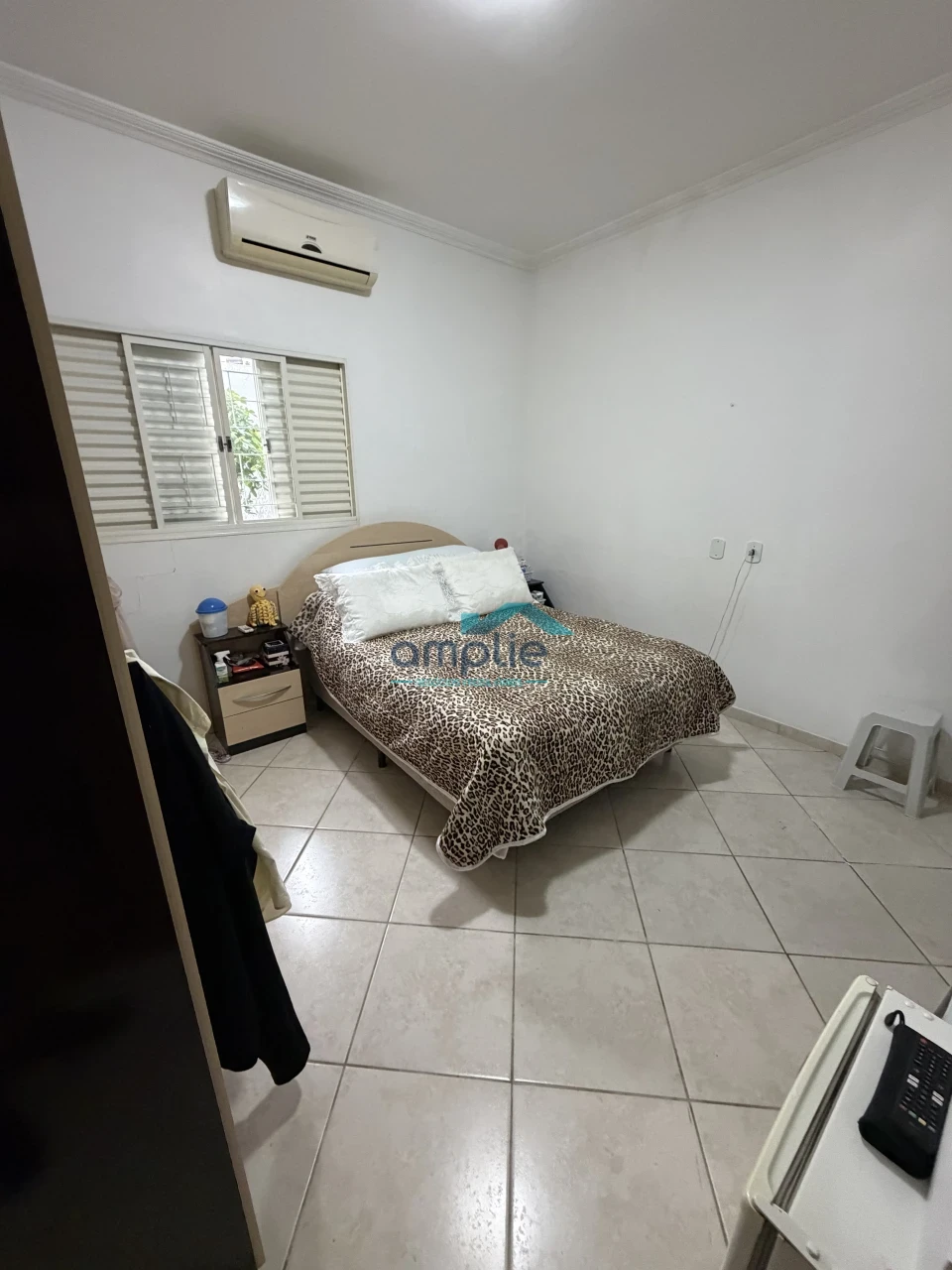 CASA A VENDA - AO LADO DA AV. SÃO JOÃO - ACEITA PERMUTAS POR CARROS OU APTO.