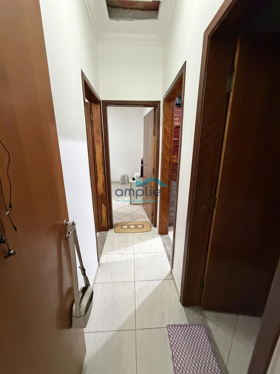CASA A VENDA - AO LADO DA AV. SÃO JOÃO - ACEITA PERMUTAS POR CARROS OU APTO.