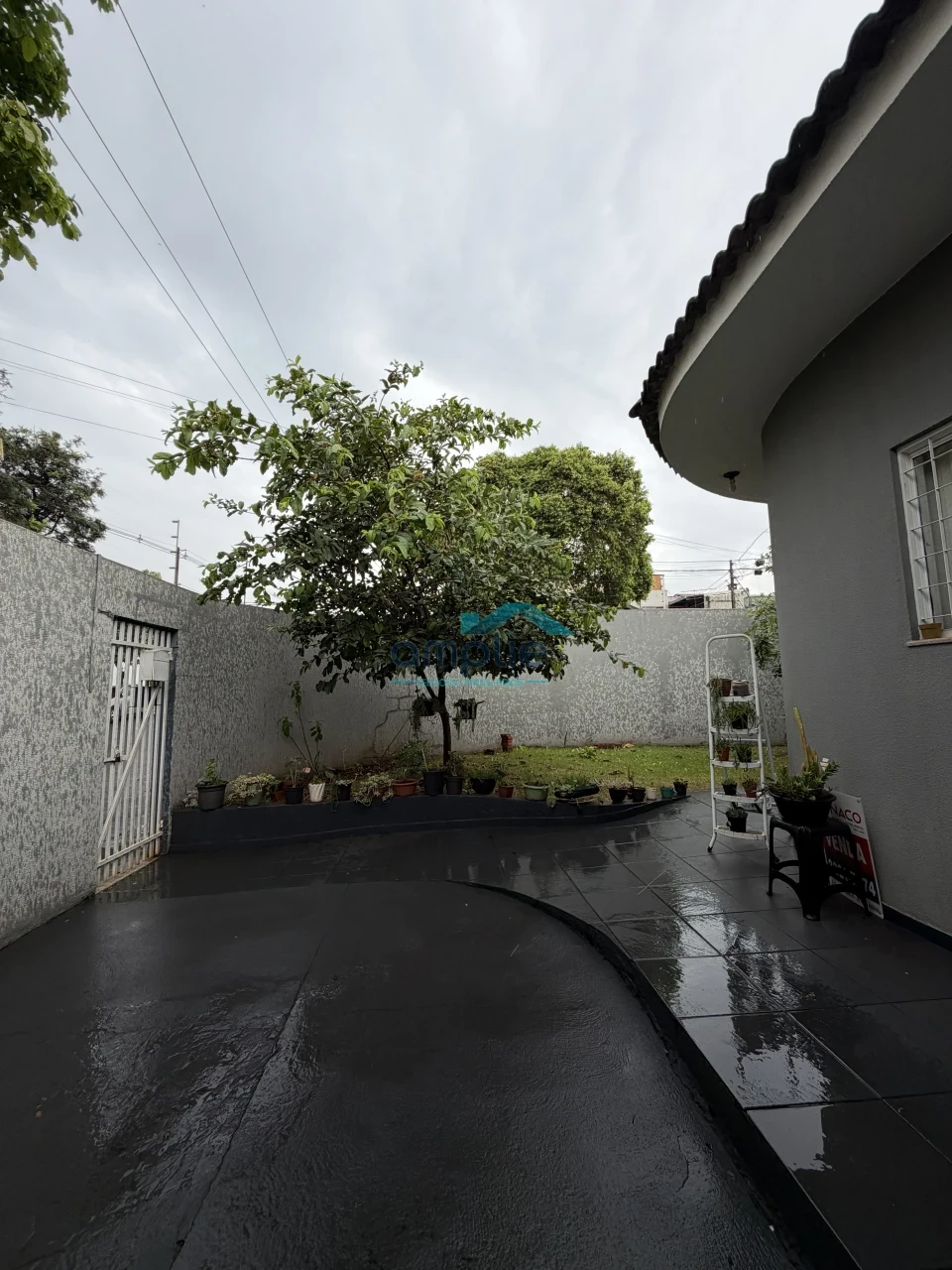 CASA A VENDA - AO LADO DA AV. SÃO JOÃO - ACEITA PERMUTAS POR CARROS OU APTO.