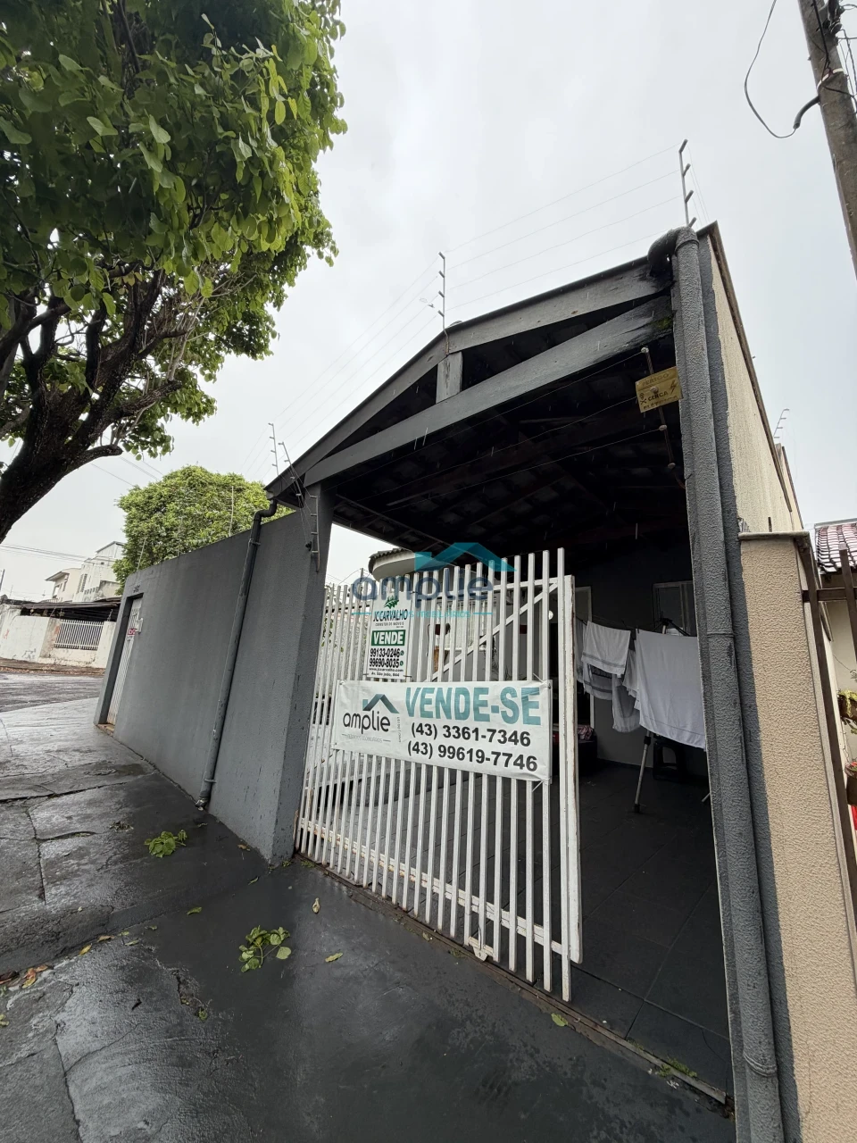CASA A VENDA - AO LADO DA AV. SÃO JOÃO - ACEITA PERMUTAS POR CARROS OU APTO.