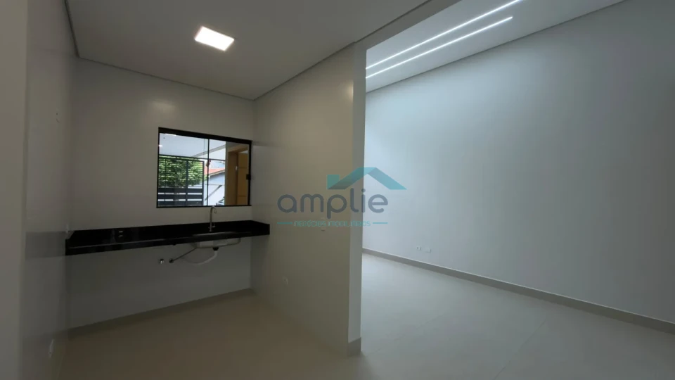 CASA A VENDA - ZONA LESTE- OPORTUNIDADE