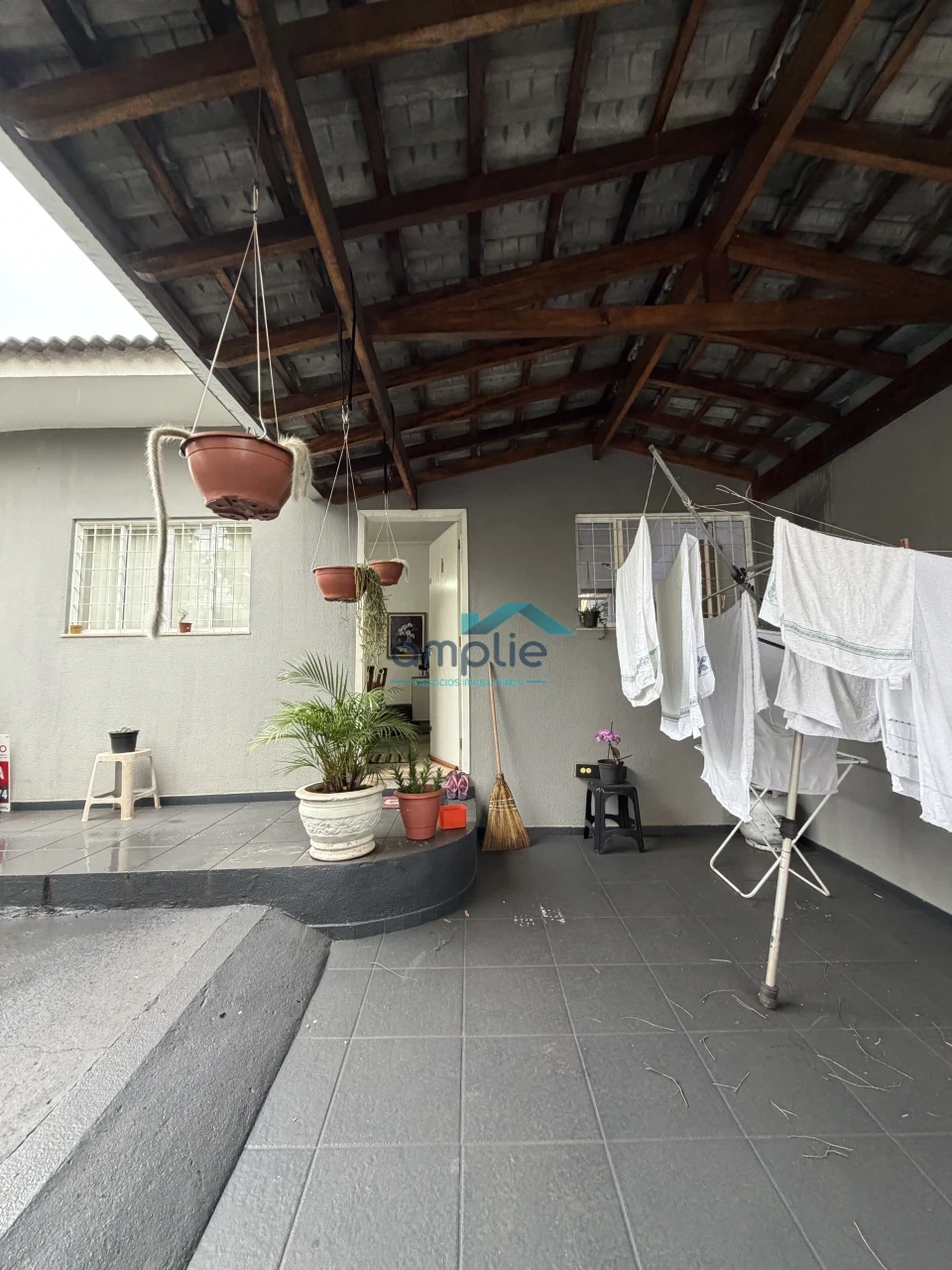 CASA A VENDA - AO LADO DA AV. SÃO JOÃO - ACEITA PERMUTAS POR CARROS OU APTO.