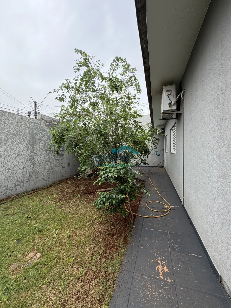 CASA A VENDA - AO LADO DA AV. SÃO JOÃO - ACEITA PERMUTAS POR CARROS OU APTO.
