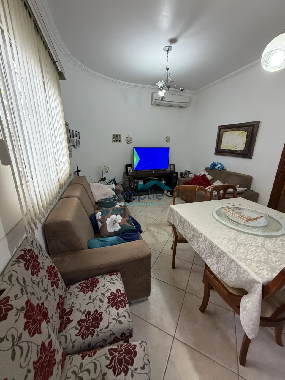 CASA A VENDA - AO LADO DA AV. SÃO JOÃO - ACEITA PERMUTAS POR CARROS OU APTO.