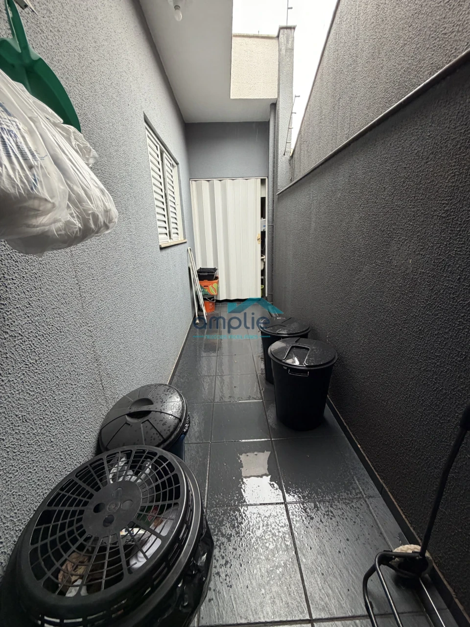 CASA A VENDA - AO LADO DA AV. SÃO JOÃO - ACEITA PERMUTAS POR CARROS OU APTO.