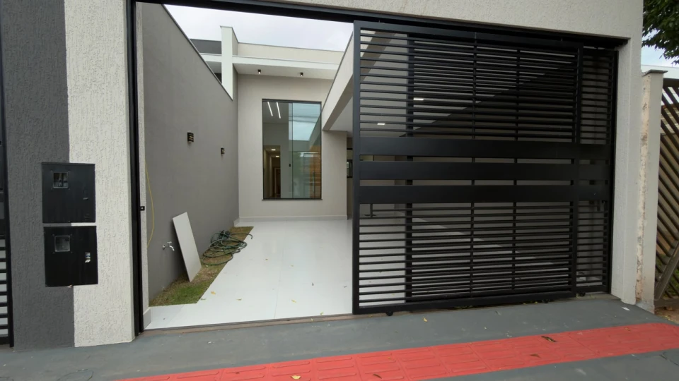 CASA A VENDA - ZONA LESTE- OPORTUNIDADE