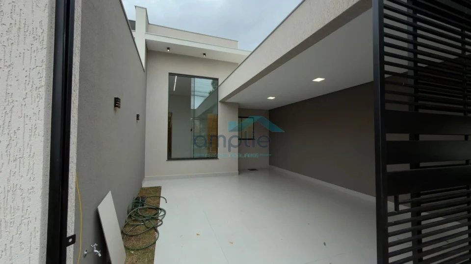 CASA A VENDA - ZONA LESTE- OPORTUNIDADE