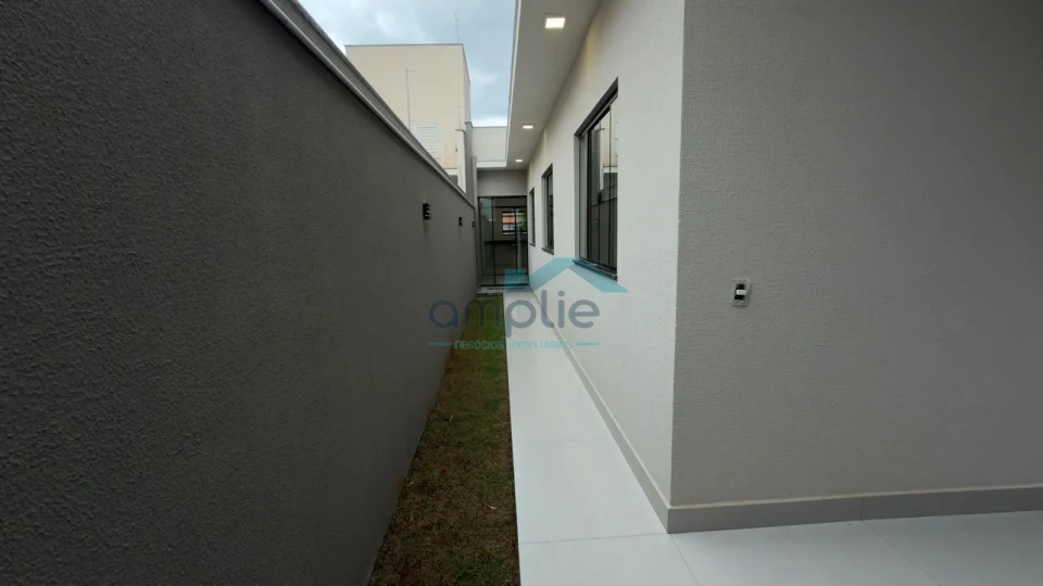 CASA A VENDA - ZONA LESTE- OPORTUNIDADE