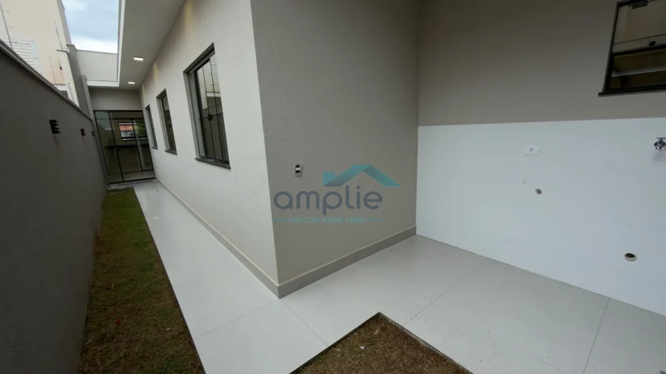 CASA A VENDA - ZONA LESTE- OPORTUNIDADE