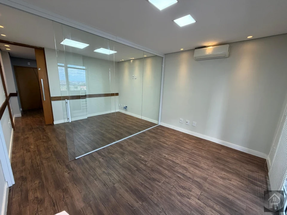 Imagens do imóveis Sala disponível para venda em condomínio
