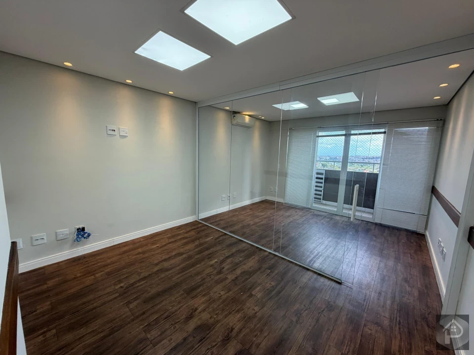 Imagens do imóveis Sala disponível para venda em condomínio