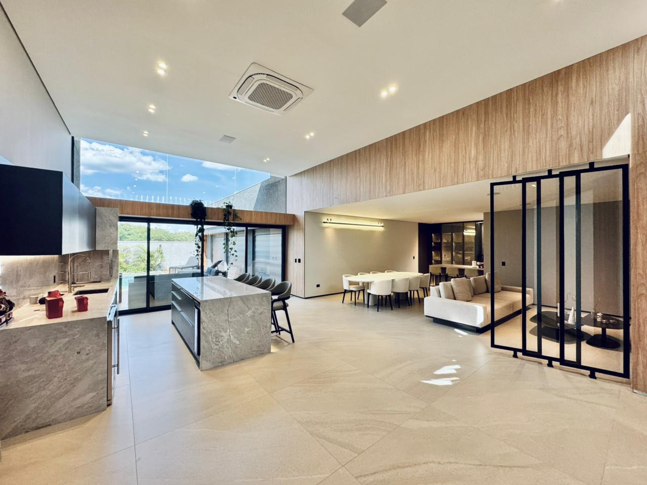 CONDOMÍNIO SUN LAKE