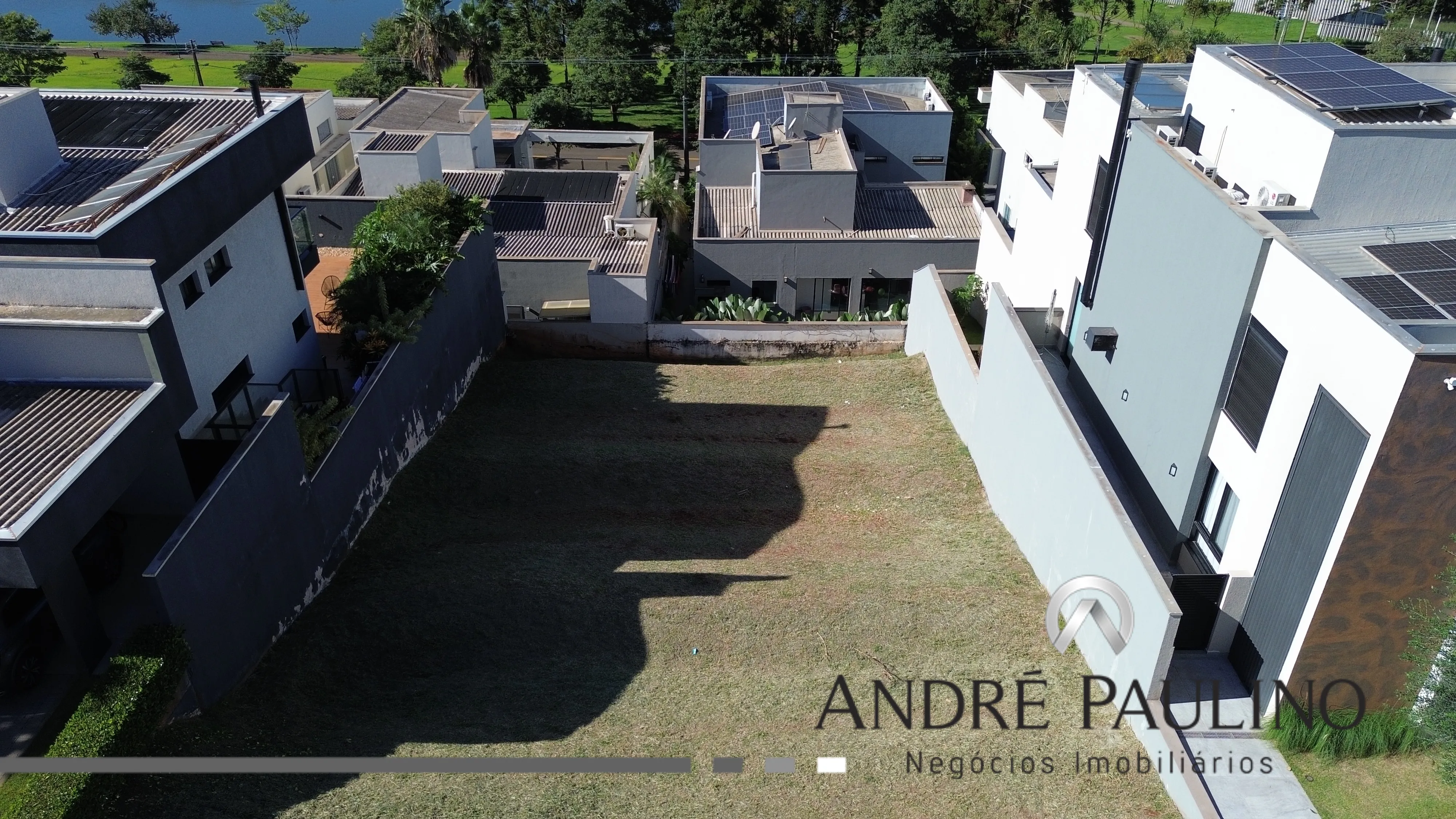 CONDOMÍNIO SUN LAKE