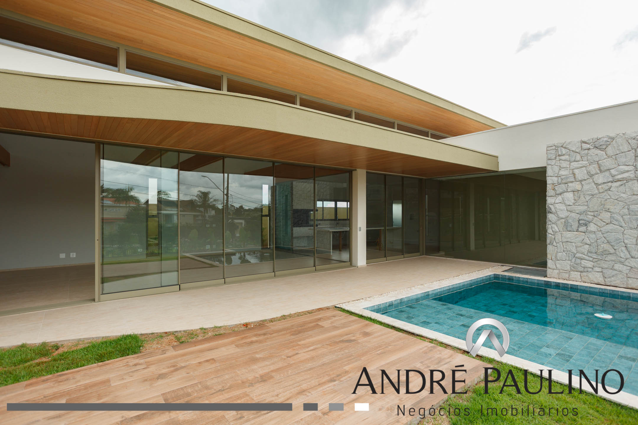 CONDOMÍNIO SUN LAKE