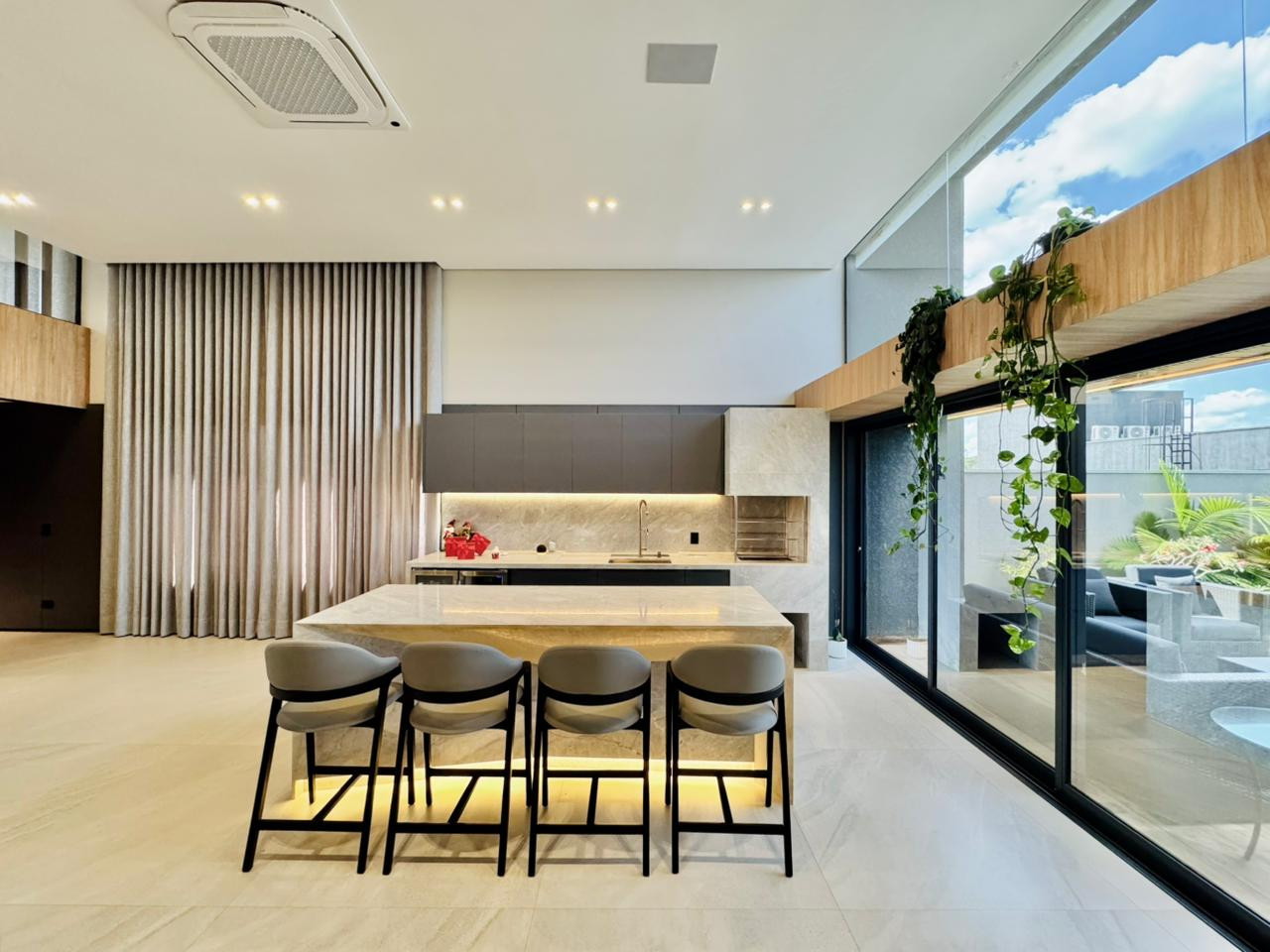 CONDOMÍNIO SUN LAKE